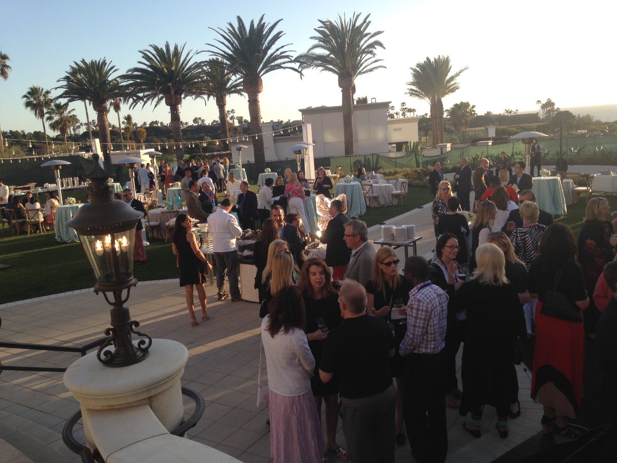 LuxuryTAmag's tweet photo. Time to celebrate the kick off of #Ultra16. #monarch #dinnerandsunset https://t.co/rWdLaNbTM3