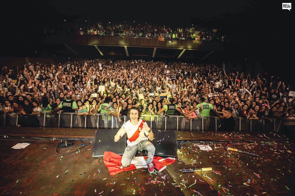 DIRTYW1LK's tweet photo. I can't believe this tour is over. Thanks for the best show in the world #TheWaveTour https://t.co/lCGbTJdZ54