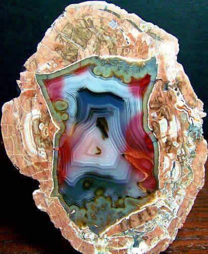 obscuree_'s tweet photo. a Thunderegg, made from layered volcanic ash https://t.co/nCDLDQJW2g