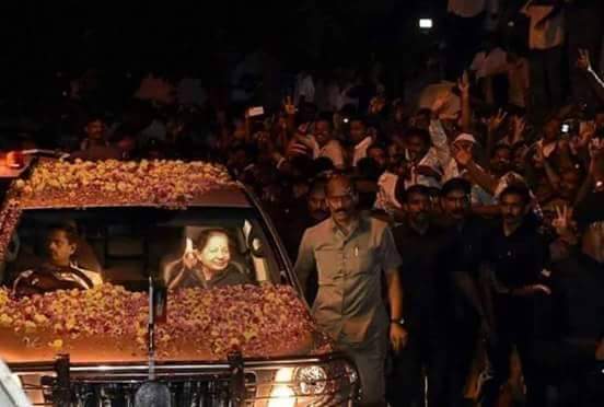 peyes_shaik's tweet photo. பூ மழை தூவி வசந்தங்கள் வாழ்த்த ஊர்வலம் நடக்கின்றது எழில் பொங்கிடும் அன்பு தலைவியின் தலைமையில் தமிழகம்  ஒளிர்கின்றது. https://t.co/KUWj5oy5Xh