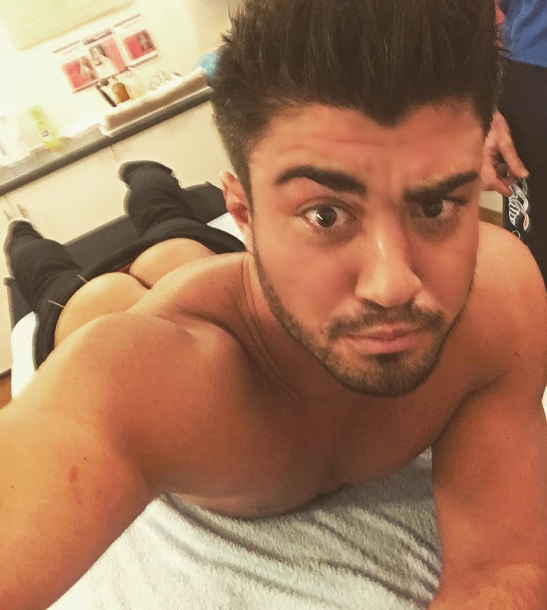 JCBFan69's tweet photo. I Wanna Stick My Finger, Tongue and Dick Deep Inside Sexy Rogan O'Connor’s Big Beefy #BeautifullyPerfect Muscle-Butt https://t.co/BetudlnAAa