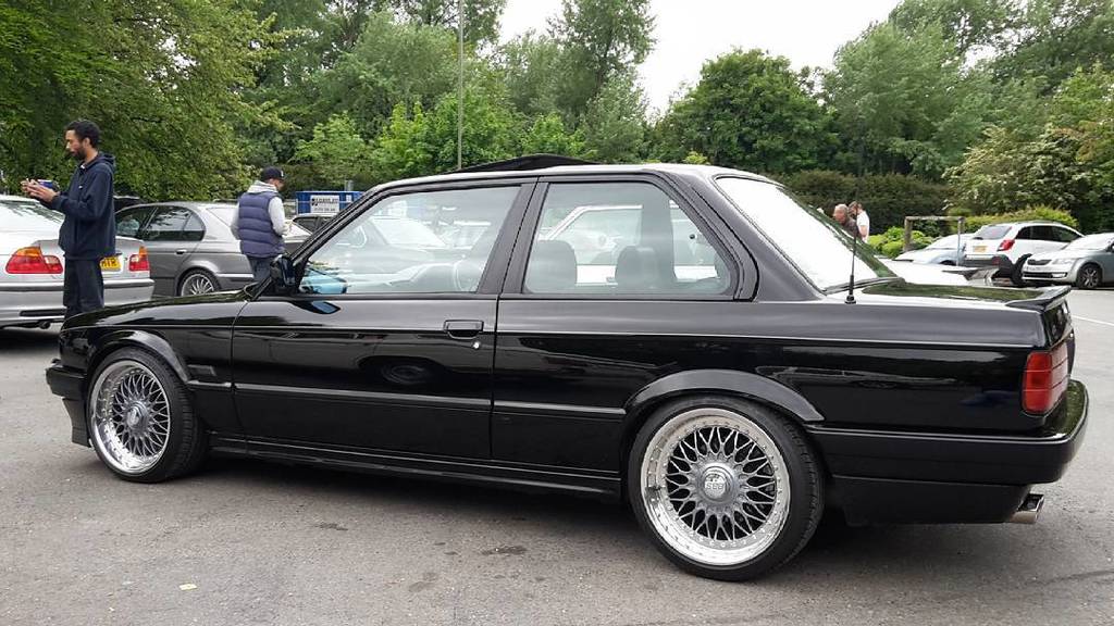 slammedbimmers's tweet photo. #RetroBeemers pre 95 meet yesterday, at #RykasCafe Owner: @bhups83 #BMW #E30 #E30life #thedirtythirty #BBS #bmwnati… https://t.co/eVaiiSSV6T