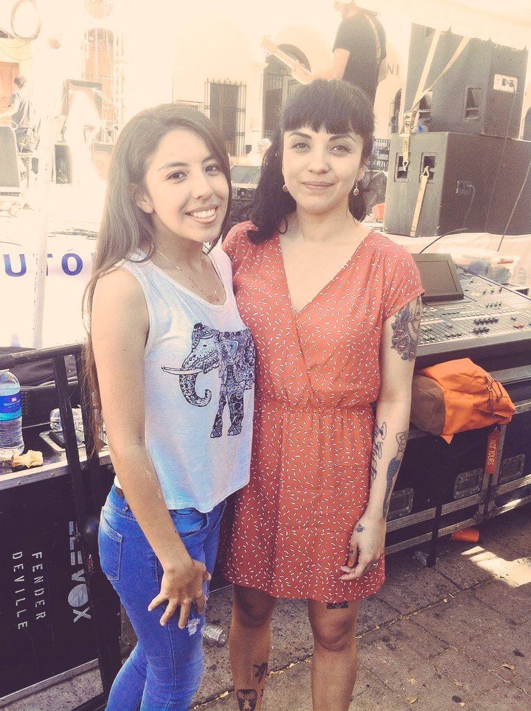 rosita______9's tweet photo. Aún no puedo superar ese día 😍 @elcaloncho @elesdex @monlaferte https://t.co/esZg9QJXqH