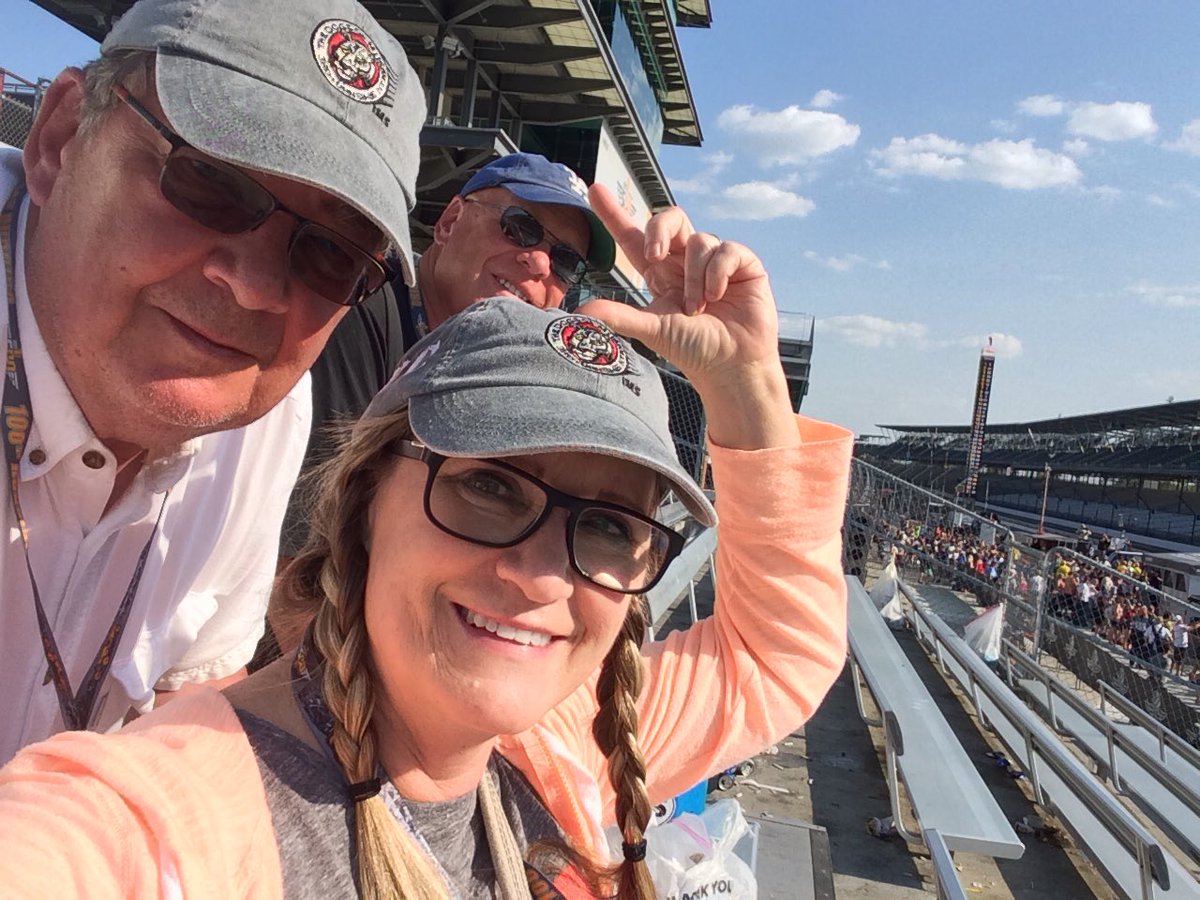 DogsofMussman's tweet photo. Great #PoleDay shoot-out! Good day for @Hinchtown and #dogsofmussman too! #Indy500 #IMS #IndyCar #100running https://t.co/DLnz5g3RyX