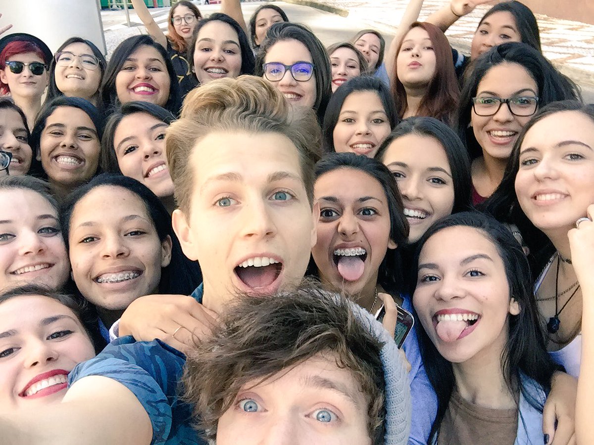 TheVampsJames's tweet photo. Look at the lovely faces. Nice meeting some of you awesome folks today. Thanks for dancing too... https://t.co/gmp4bWL61u