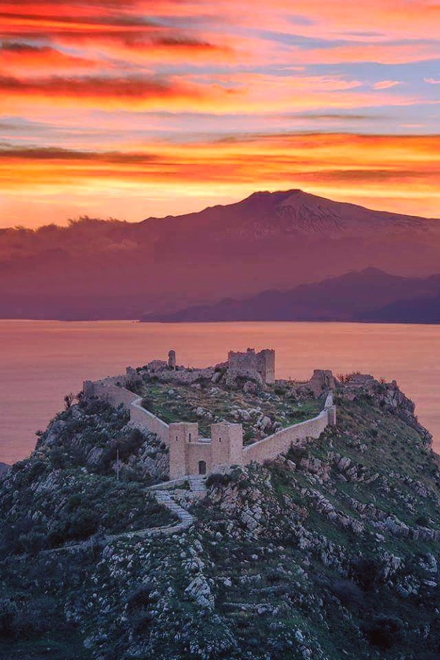 Castello di Sant’Aniceto: una vedetta bizantina sullo #StrettodiMessina #Calabria #Sicilia famedisud.it/castello-di-sa…