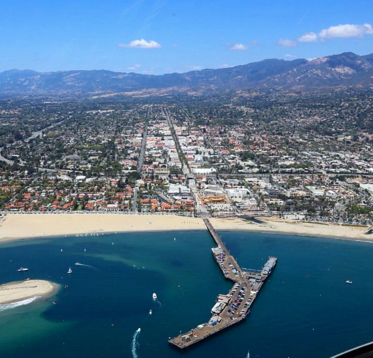 sbhelitours's tweet photo. This beautiful π· of our #city #SantaBarbara by @805warrior Who's ready 2 #fly #sbhelitours 805-845-4500 #mypilotmike https://t.co/ybxzqkjpqr