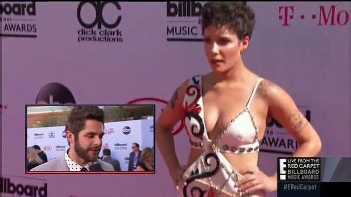 PromotingHalsey's tweet image. Halsey no Pink Carpet do #BBMAs