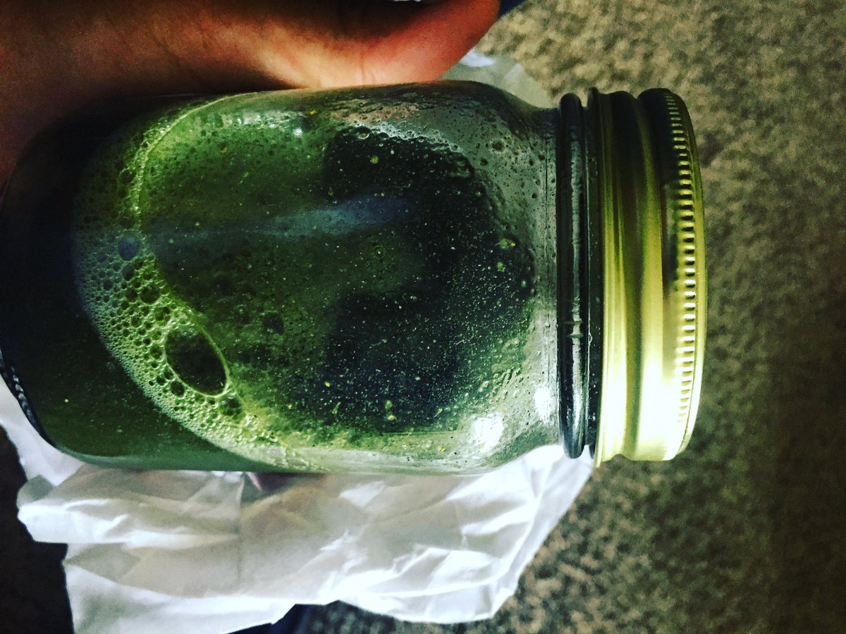 JustaFamilygrl's tweet photo. Amazing Grass Raw Reserve .. I like mine #Shaken not stirred 😘 #AmazingGrass #RawReserve #HealthBoost https://t.co/d6cmdQ8hpc