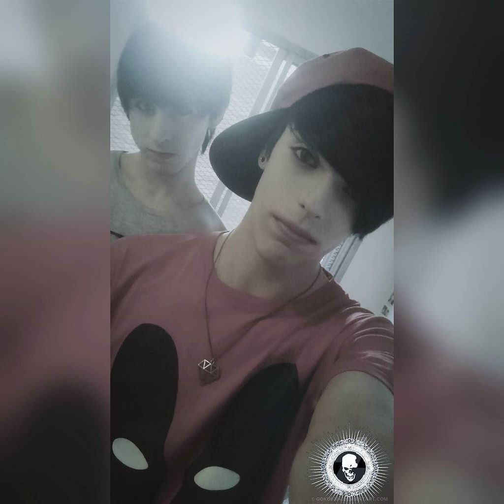 JazzminHerrerah's tweet photo. Ya estamos ensayando nuestra proxima presentacion.~
;Cambiamos de color de pelo; 😱
#blacklist #emoboy #emocion #ulz… https://t.co/NsNLMC9NdQ
