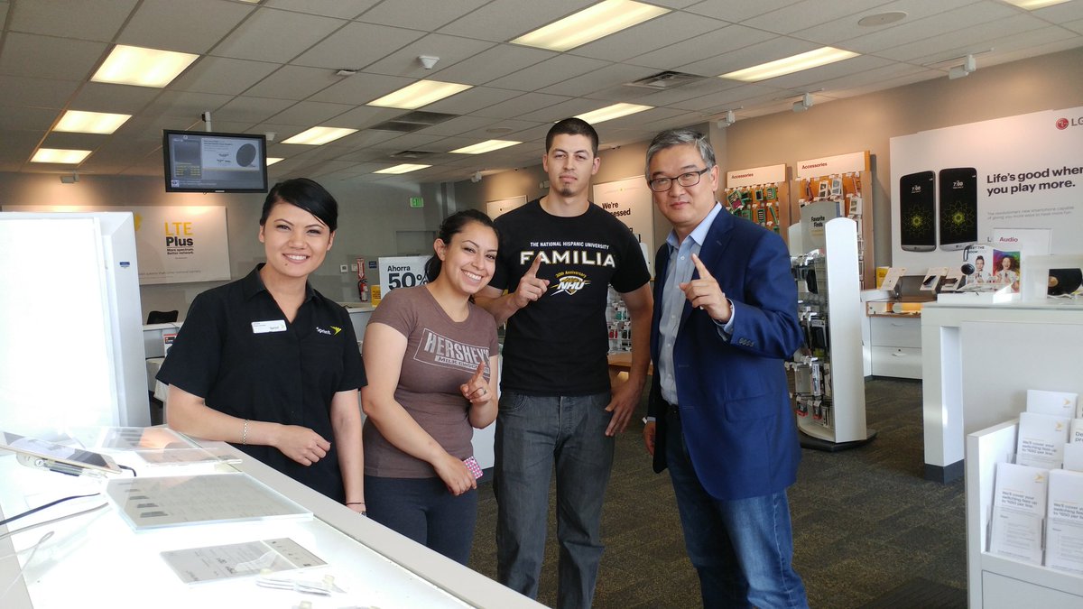 suehyun_chung's tweet photo. Bye bye Verizon! They are in good hands! Sprint #1! #BetterForLess! https://t.co/QKDr7BumoU