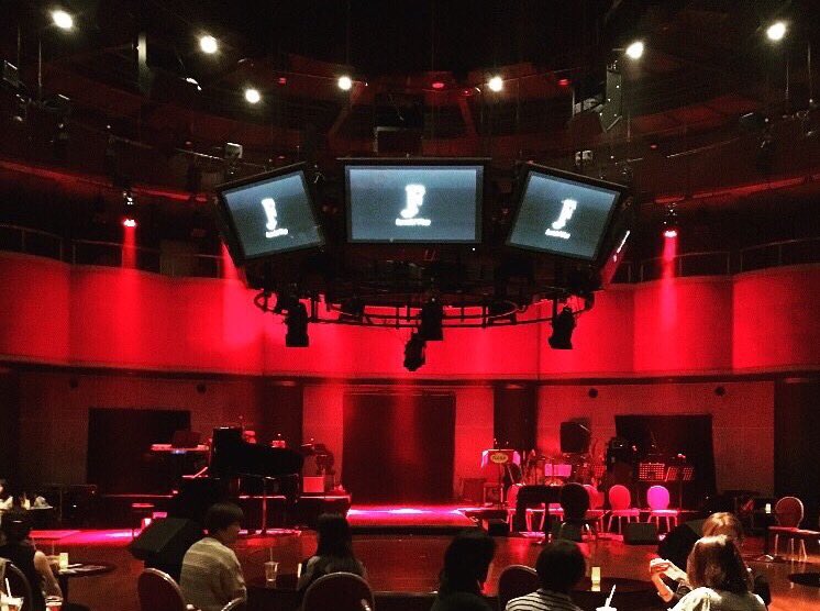 TatsuyaItoBass's tweet photo. 昨日はJammin' Floor千秋楽！
あっという間の2日間4公演でした♪
ありがとうございました☆
若手から大ベテランの方まで、様々なフィールドで活躍されているダンサーやシンガー、ミュージシャンが集結した大所帯！楽しかった！！ https://t.co/EWj5Rgt39p