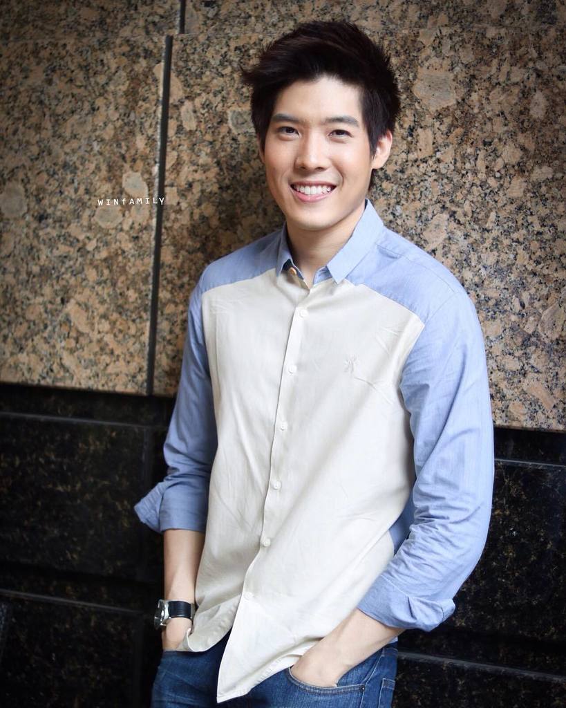 winfamily_'s tweet photo. เริ่มต้นวันจันทร์ด้วยรอยยิ้มกันนะคร๊าบ 😊✌🏻️
#จนวันหมดแรงเคลื่อนไหว #tobeforever
#winchuanchai #winfamily
#morning … https://t.co/Dc8vNnTqkd