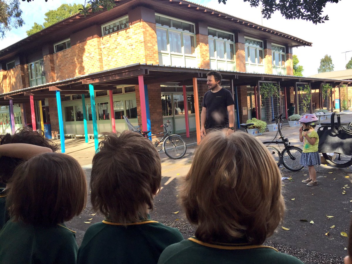 KangaroosCPS21's tweet photo. We are finding out about all the different bikes we can have in our community! 🚲 playbasedlearning #expertvisit https://t.co/TeNXbn62cL
