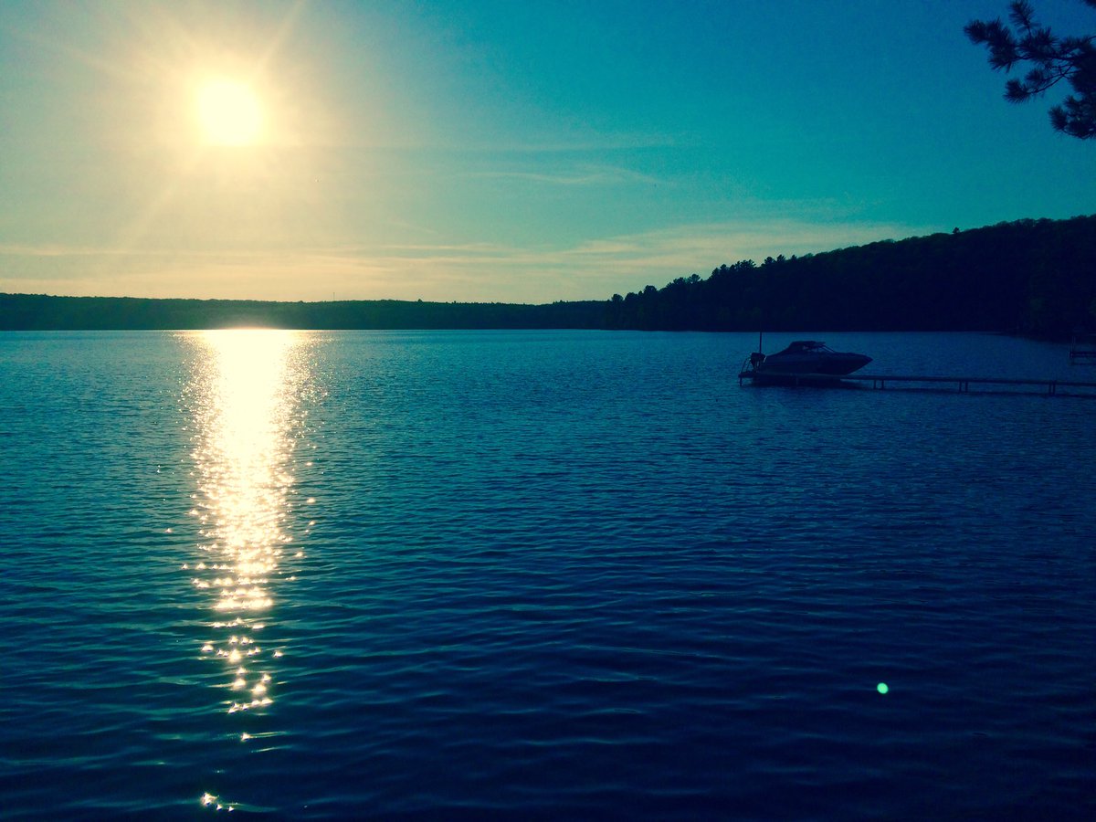 ChadIngramMedia's tweet photo. Out there havin' fun, in the warm Halifornia sun. #HallsLake #MyHaliburtonHighlands https://t.co/oPGlDX0i2h