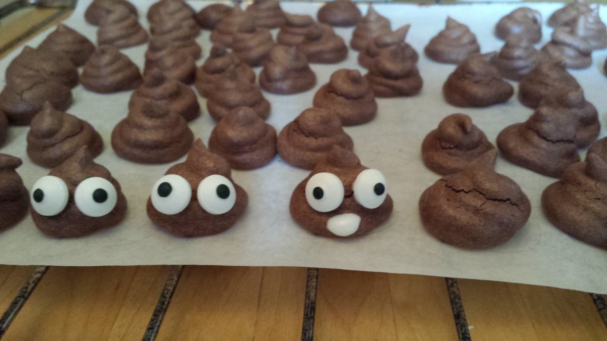 Tried <a href="/RosannaPansino/">Rosanna Pansino</a> Poo Emoji Meringue Cookies. Made them too small but they taste great #nerdynummies #DerpyPoo