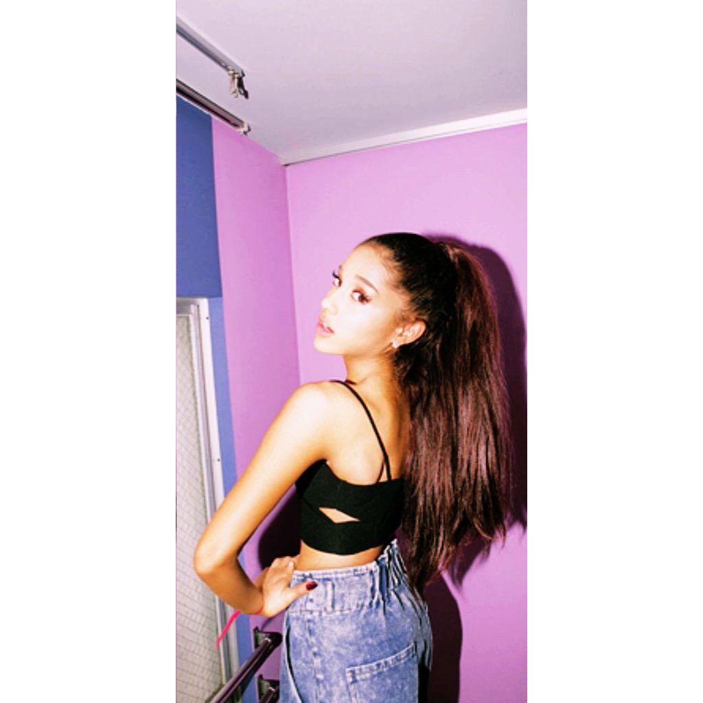 ArianaParody__'s tweet photo. #fancy👑. https://t.co/Oq5FlCY8KD