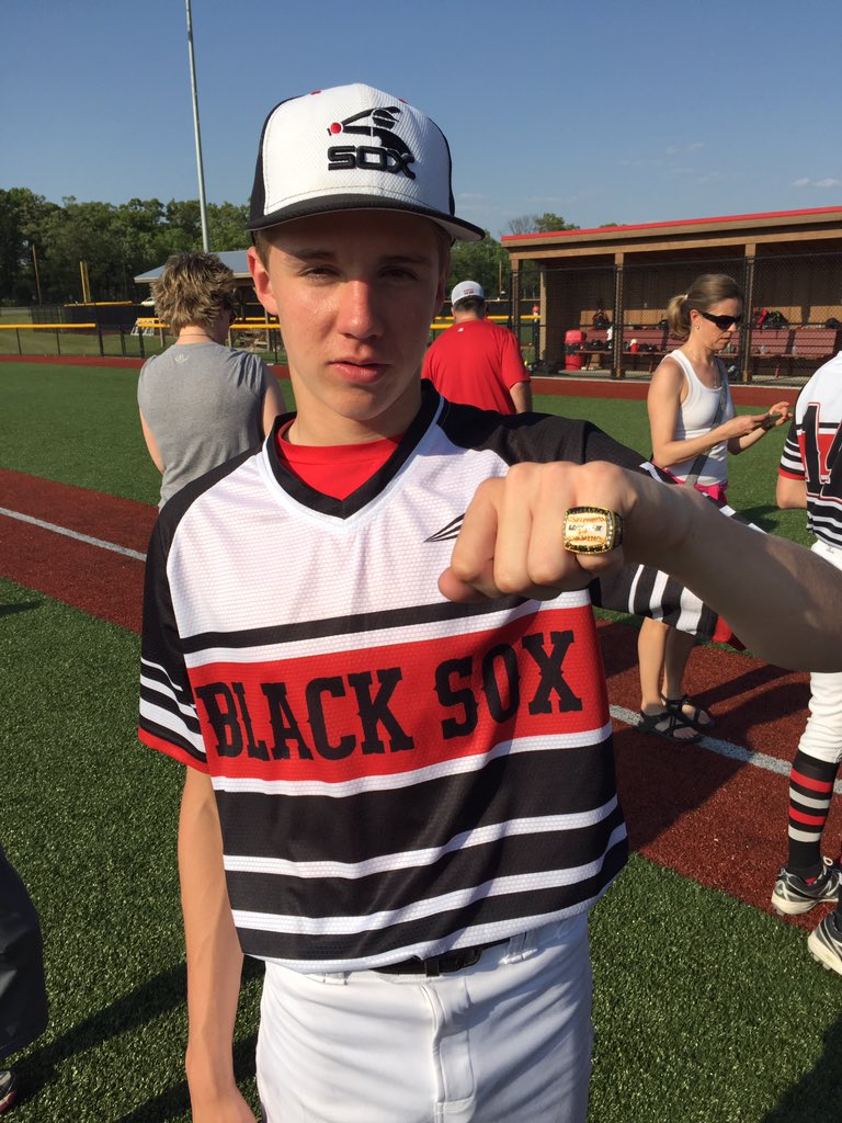 LMBlackSox's tweet photo. 2-0 on Sunday is always good. Way to bring home the rings boys!  #poolplayisforpussies https://t.co/X7Y1pAfwDh