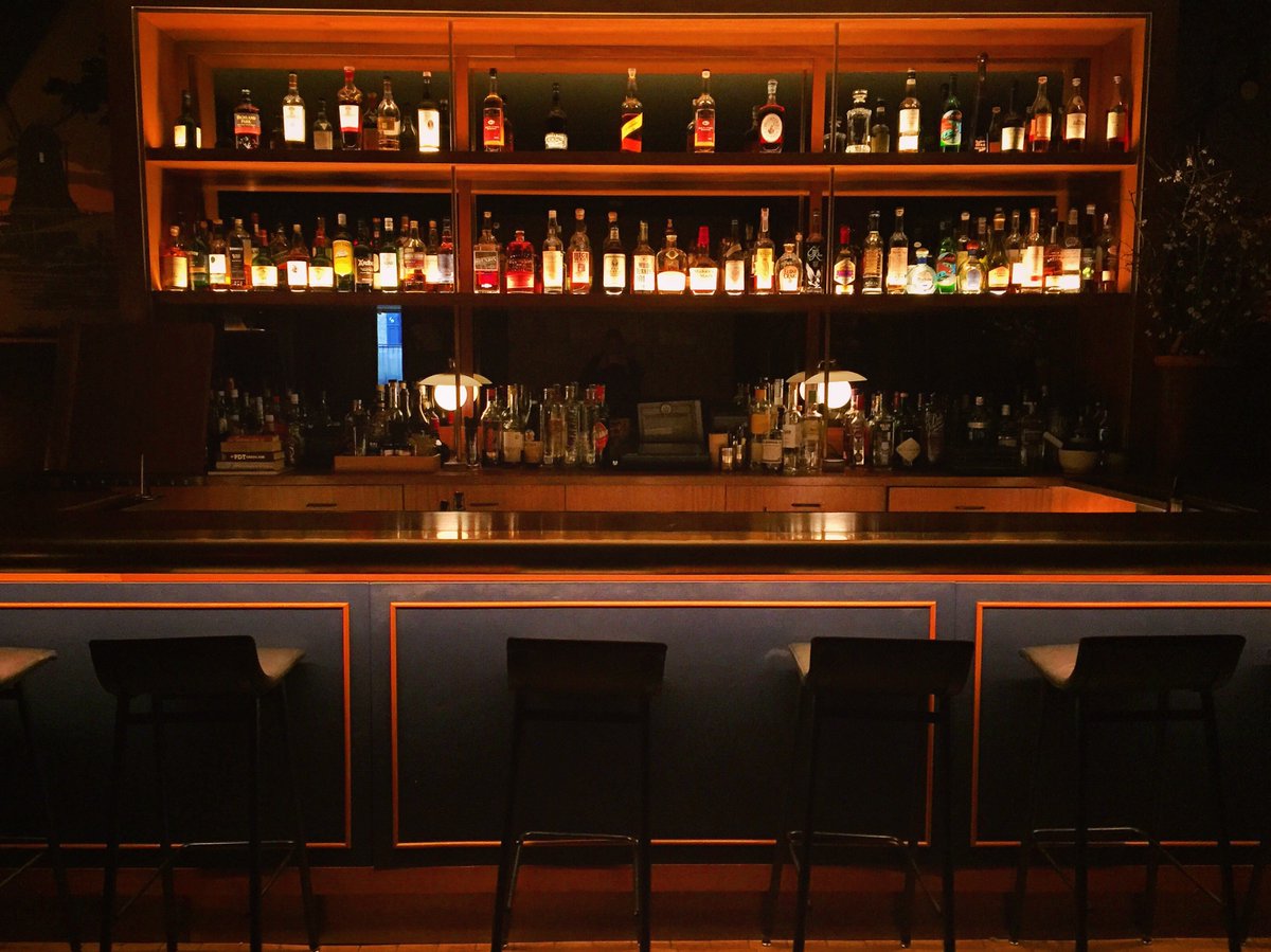 thompsonhotels's tweet photo. SIP | Top your week off with a night cap tonight at #EveningBar. #SmythTribeca https://t.co/4gmVl4UXmh