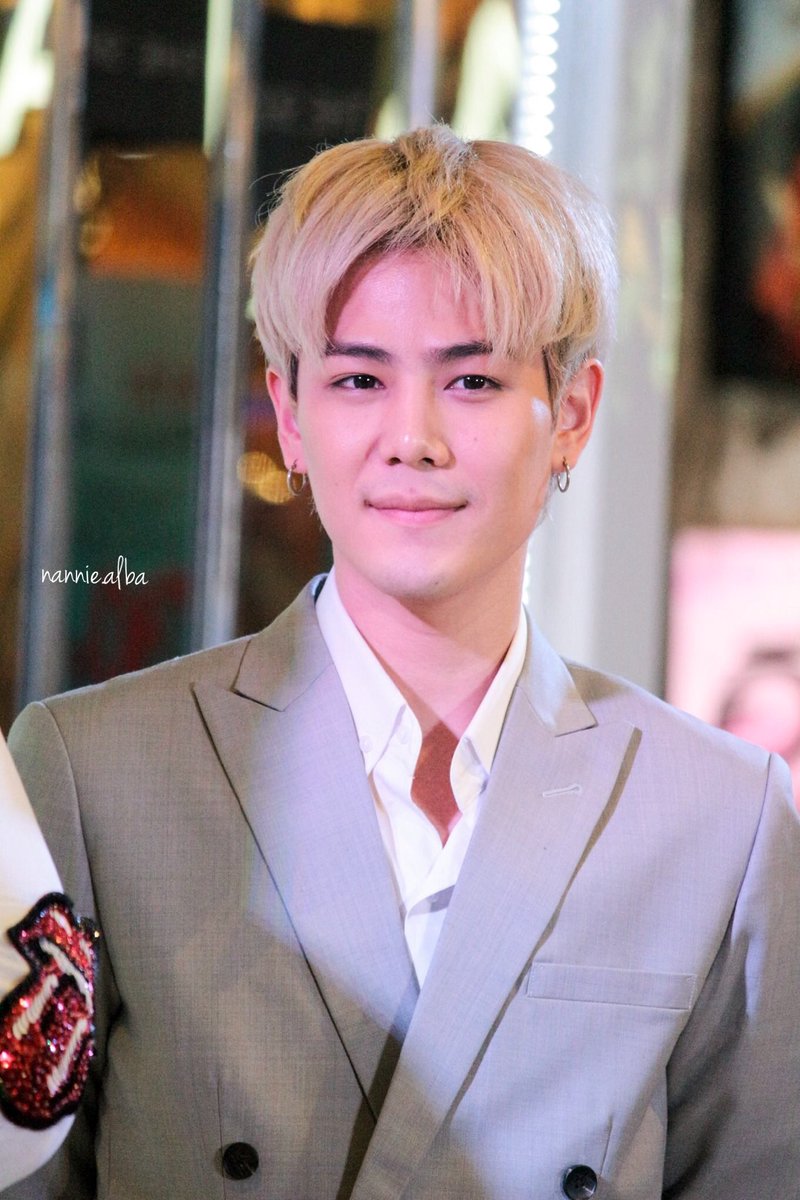 nn_sweeties's tweet photo. 160520 The skin doctors @ central pinklao #DiaryTootsies #paopetch https://t.co/tiEBQzk1Cn