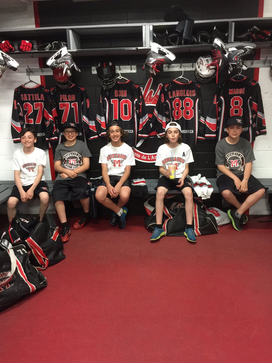 SLMustangs's tweet image. 2004 Mustangs