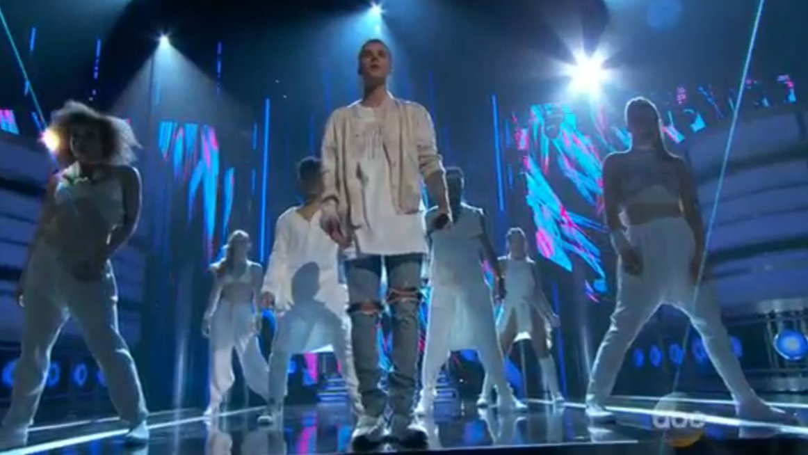 BBMAs's tweet photo. .@justinbieber brought down the 🏡 ! Share YOUR reaction gifs using the hashtag #BieberOnBBMAs. #BBMAs https://t.co/6N2aaCdiKM