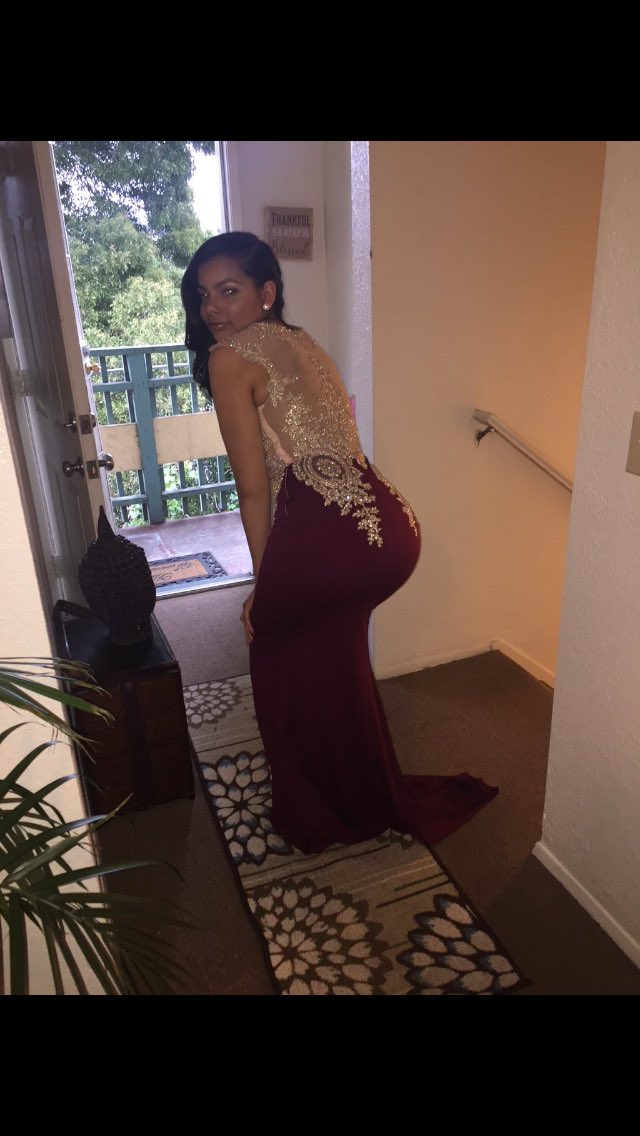 FriscoProm2k16's tweet photo. 😍✨🍑🤑 couples #Friscoprom https://t.co/gRwxqf1jLT