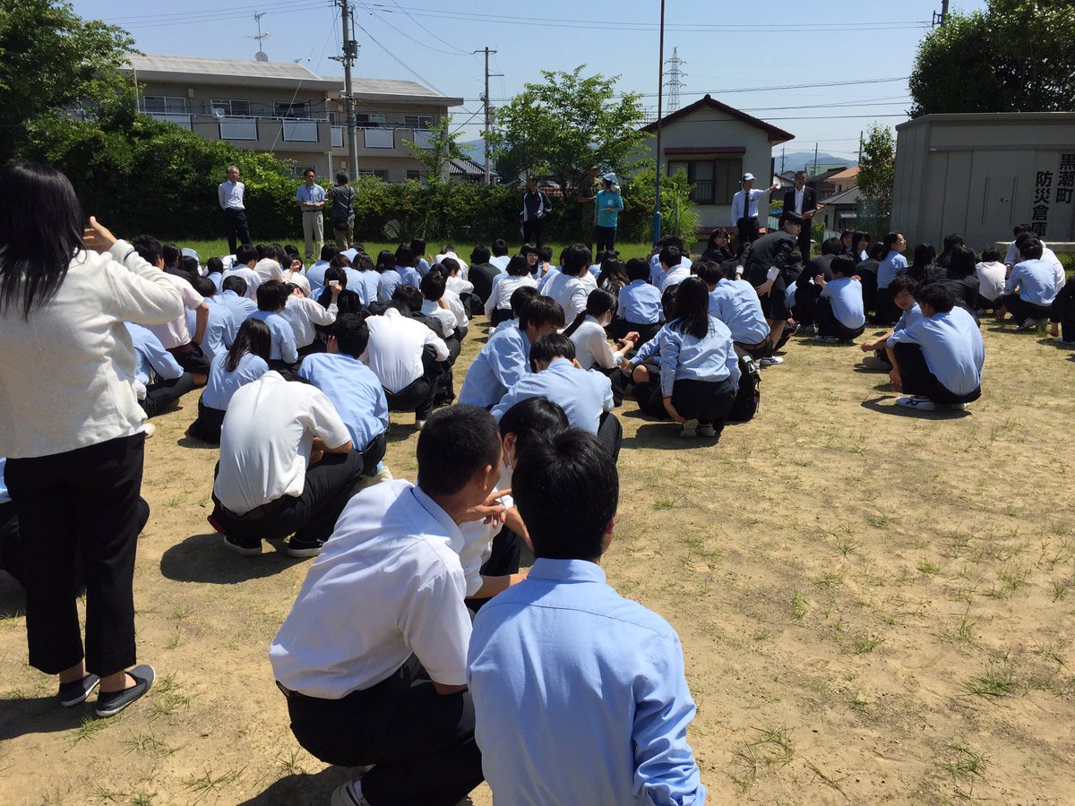 高知県立大方高等学校 避難訓練 昼間部 全員避難完了 津波警報発令を想定した避難訓練中です 高知県立大方高等学校 避難訓練 昼間部 全員避難完了 津波警報発令を想定した避難訓練中です
