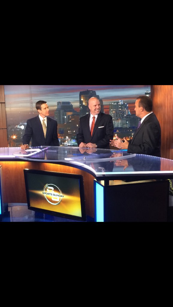 CoachHensonSCC's tweet photo. Appreciate @DonHarris4 and @DavidChancellor having me in studio!
#birdsup #roadrunnerhoops https://t.co/zcZfMTieRs