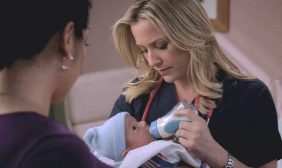 DrRobbinsDerek's tweet photo. Imagine #Calzona get back together in season13 and Arizona feeding AGAMEMNON in her lap with Callie by her side..OMG https://t.co/LDcU1y74sK
