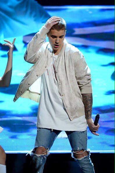 minadokenny's tweet photo. eu odeio vocês com todas as minhas forças #BBMAs https://t.co/hMW7GVPK8q