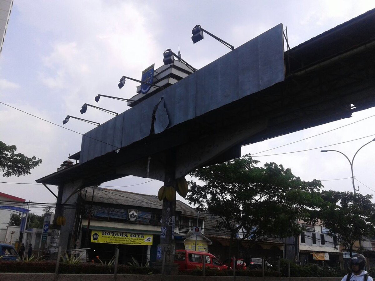 wasdal_depok's tweet photo. Beberapa hari yang lalu, Tim Wasdal Distarkim melakukan kegiatan pengendalian berupa pengamanan terhadap Reklame (1) https://t.co/yte2uapZs1