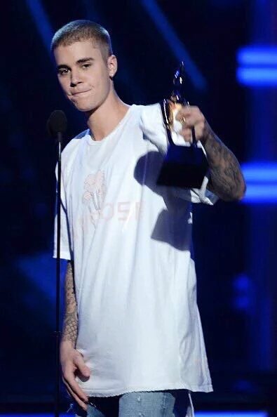 magiabiba's tweet photo. vm sofrer junto cmg galera cm essas duas fotinhas! 
#askbelieber #BBMAs #JustinOnBBMAs #JustinBieber https://t.co/wBDKAxyuGB
