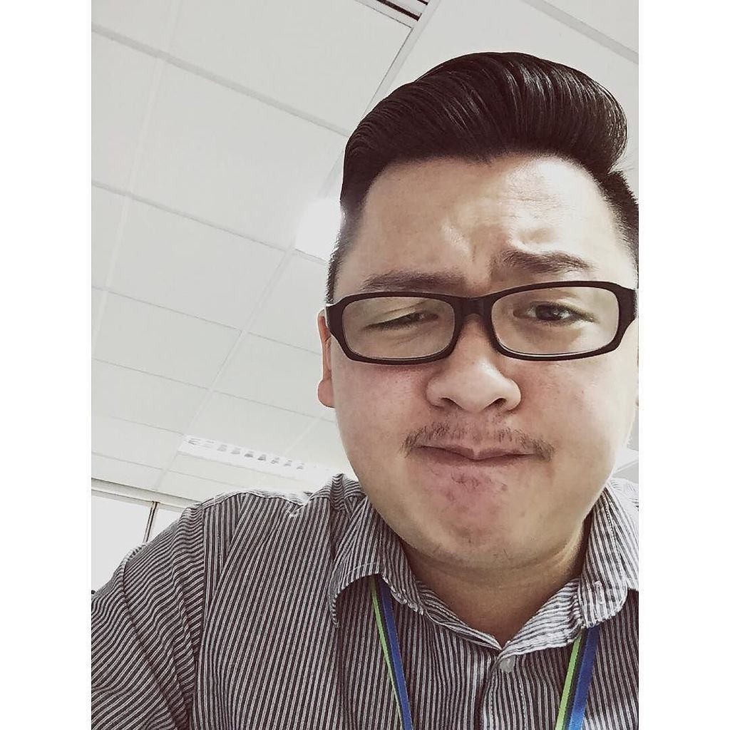 Royssh's tweet image. #Mondayface #blue #ineedweekend