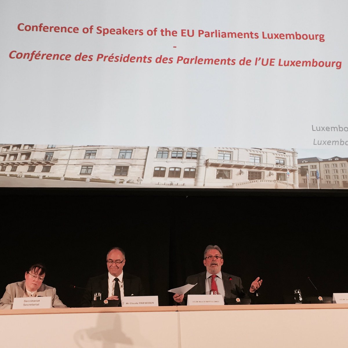 ChambreLux's tweet photo. MDB:"Evitons de construire des barrières et commençons à construire des ponts" #refugeecrisis #solidarity #EUSC16 https://t.co/yUvmH8B1wf