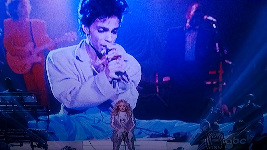 KatieBuffoni's tweet photo. 2016 BBMA's
~Tribute 2 Prince Roger Nelson~
Purple LOVE !!! #VioletFlames
Raise UP the Purple Vibrations
#Modonna! https://t.co/mUfjGoy7N9