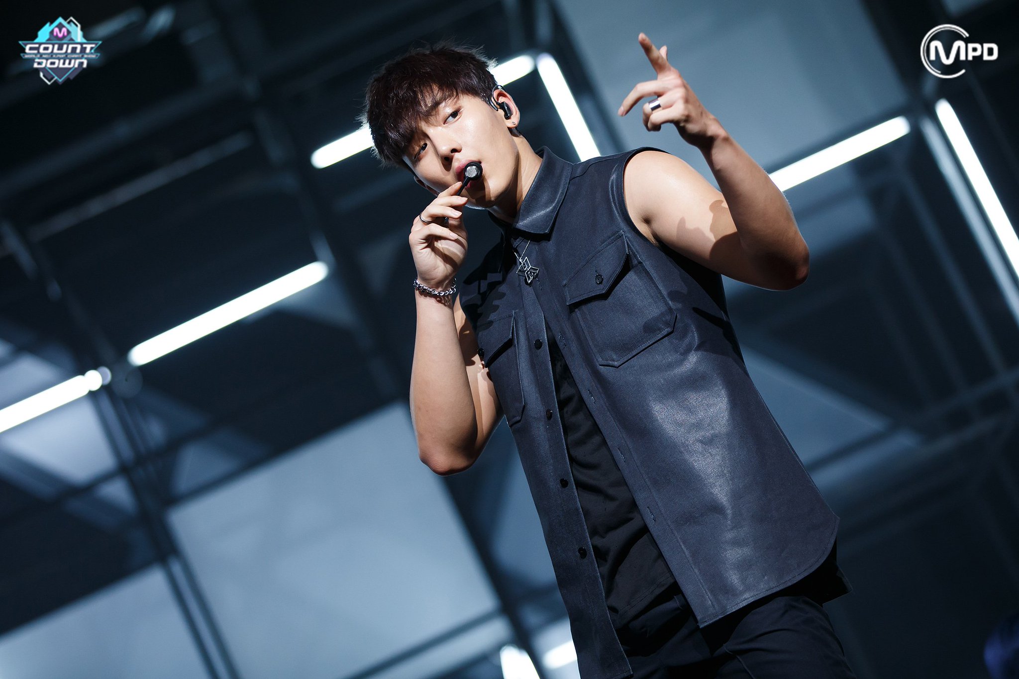 CjHDBtjXIAA_Pd-.jpg:large