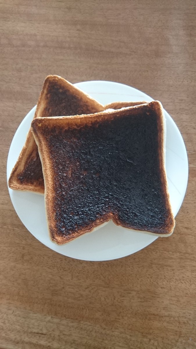 ﾟシエスタの国のみほこ ﾟ 魚焼きグリルでパンを焼くとあっという間に焦げるから気をつけようネ W ゞてへぺろ