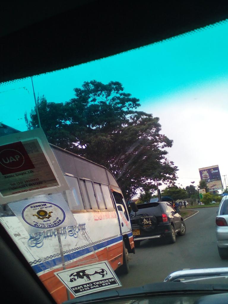 vancetie's tweet photo. I hate rongai mats!!! #Overlappers hitting sml cars @Mobil Lgt rd back to back @ShaffieWeru @KalekyeMumo @Ma3Route https://t.co/2N00DrWJxQ