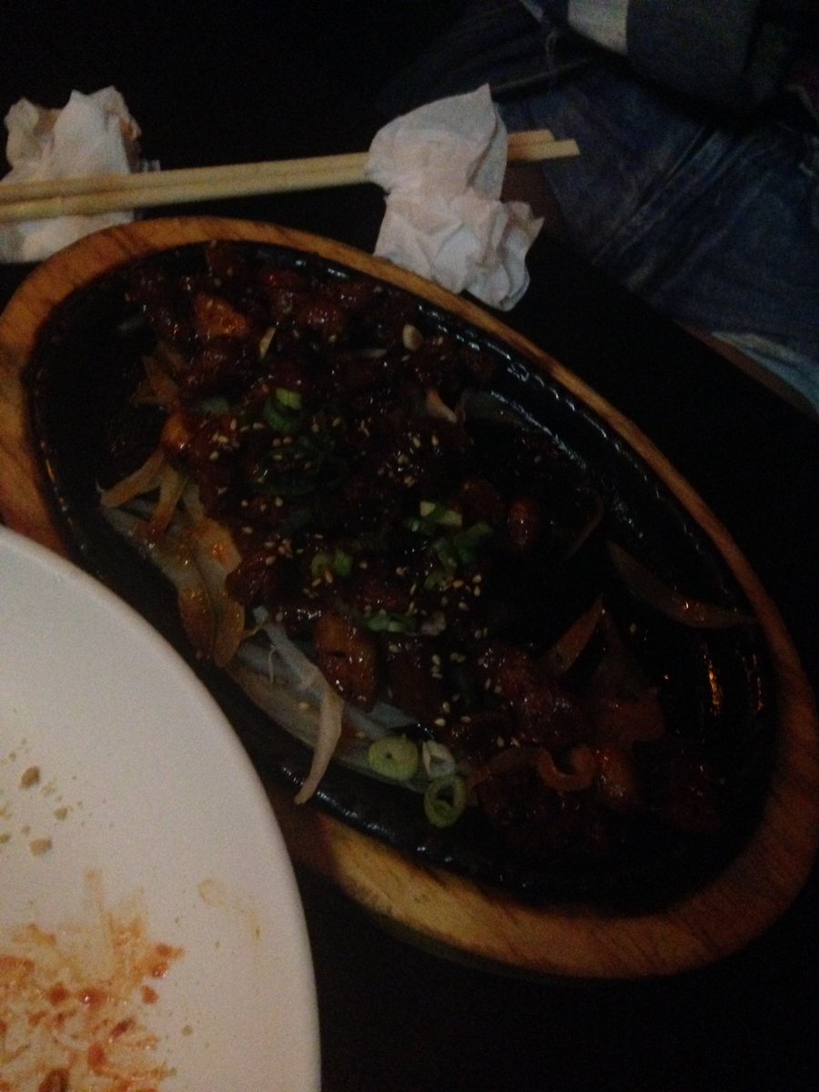 Lunyiam's tweet photo. Currently eating chicken butt 🙃 just living life to the fullest. #ktown #LA #latebite https://t.co/V3pQ2ucKl5