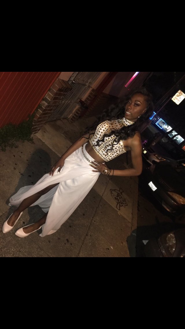 FriscoProm2k16's tweet photo. Her slayy ✨✨#FriscoProm https://t.co/a7NwMQZBma