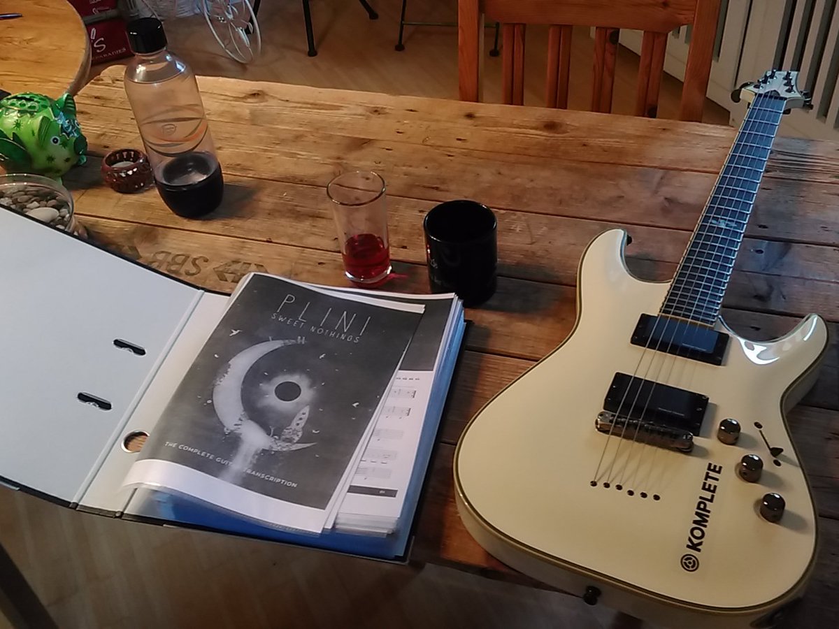 OV_Composing's tweet image. Stand up at 5 to play some #plini