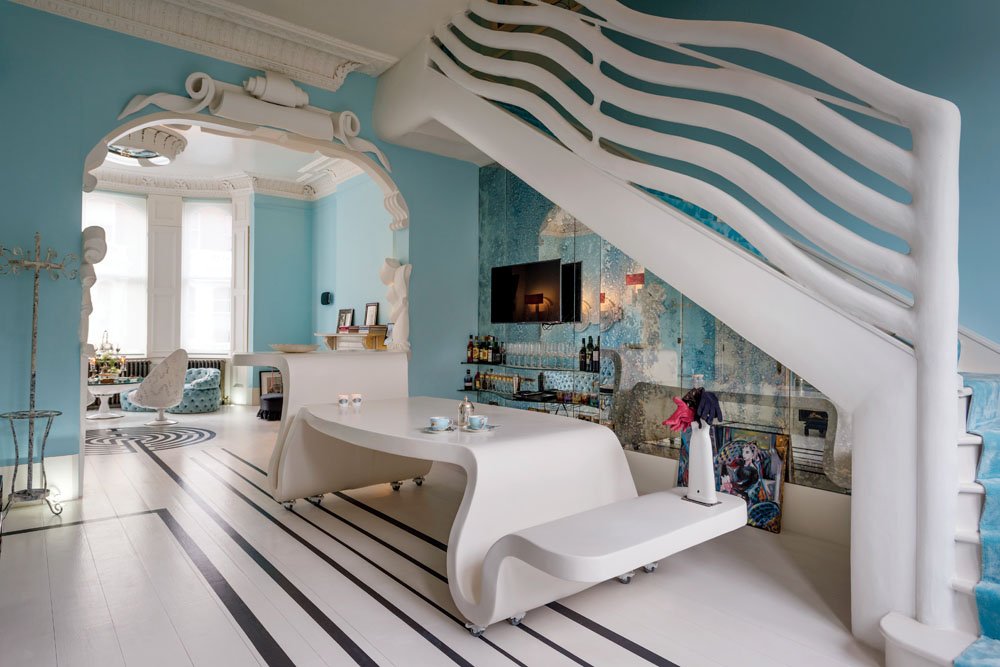 TrendesignMag's tweet photo. The London home of Danielle Moudaber is a cross between a 1940s boudoir and a sea creature: https://t.co/eFHNlpSrxY https://t.co/DpOOqh1F3S