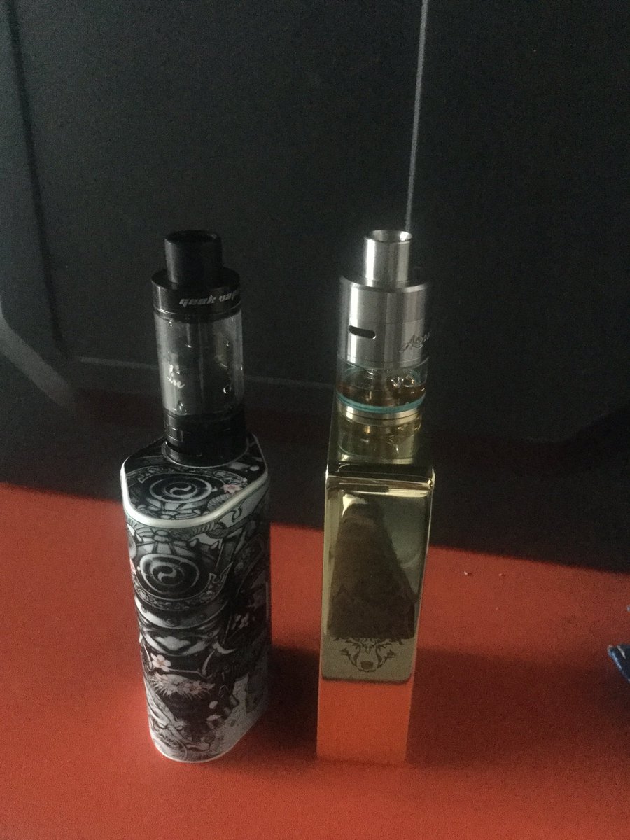 sparky0316's tweet photo. My new set of mod and atty! #vapeon #vaperocks #goldwolf https://t.co/3npFSJyc79