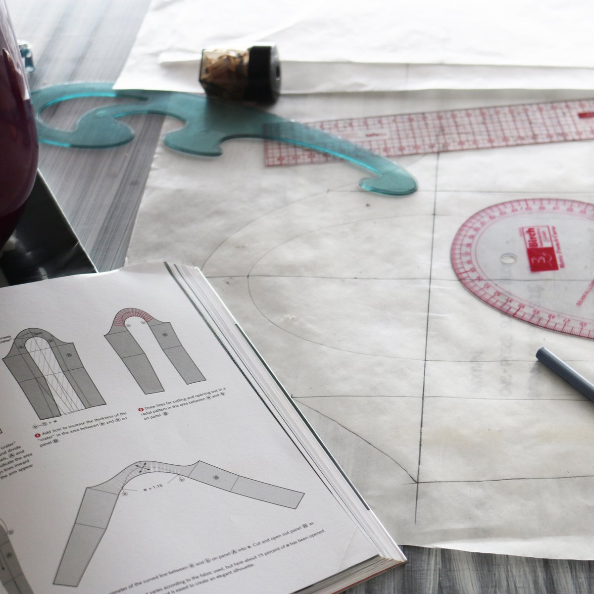 MmentsByCharlie's tweet image. #wip #patternmaking Crater Sleeve by Tomoko Nakamichi #patternmagic
