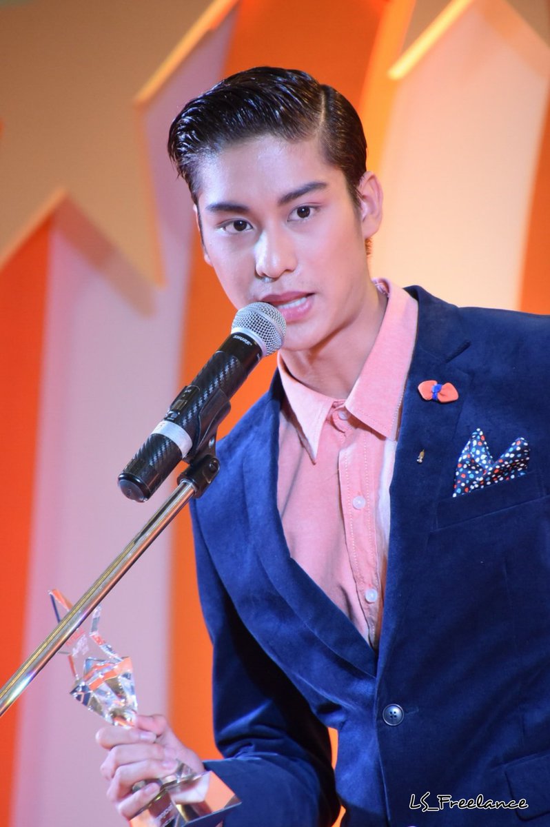 ls_freelance's tweet photo. รางวัลดาราชายหน้าใหม่มาแรง
ออกัส วชิรวิชญ์ ไพศาลกุลวงศ์
ยินดีด้วยนะคะ 👏 #AugustZu 
#KazzAwards2016 https://t.co/4WNVrYGx19