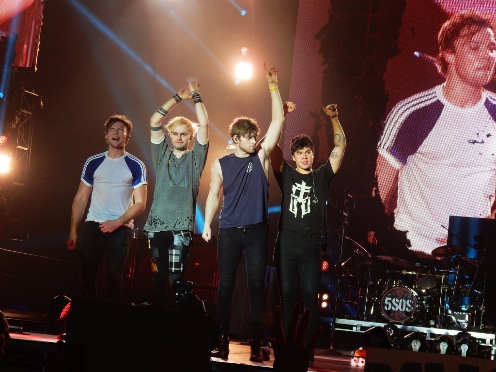 revradgd's tweet image. so proud of the 5sos boys playing the biggest venues in Europe and all around the world