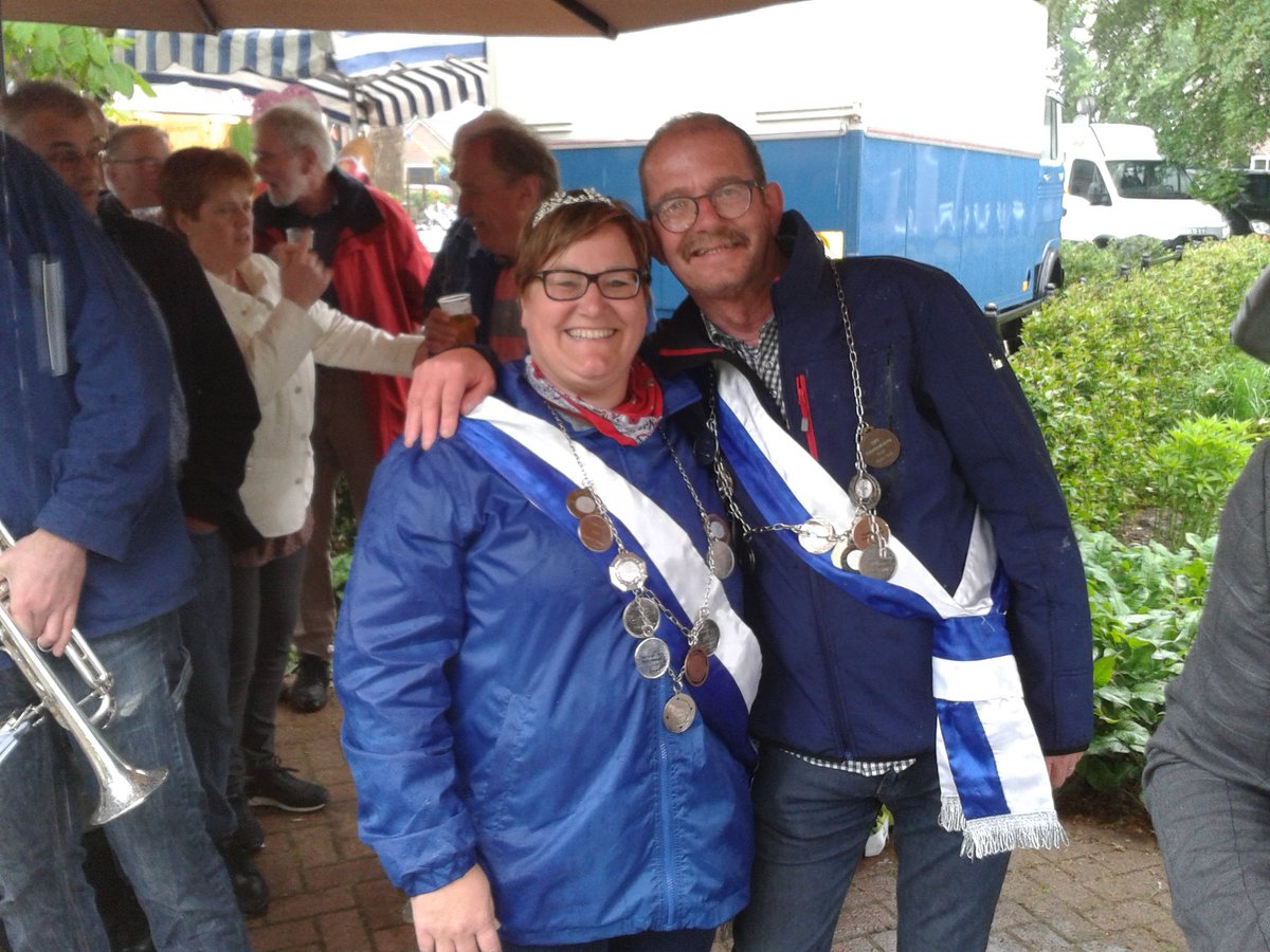 kermislievelde's tweet photo. Koningspaar 2016: Wilfried Adema en Antoinette Bleumink https://t.co/2B3xhJxH5Z