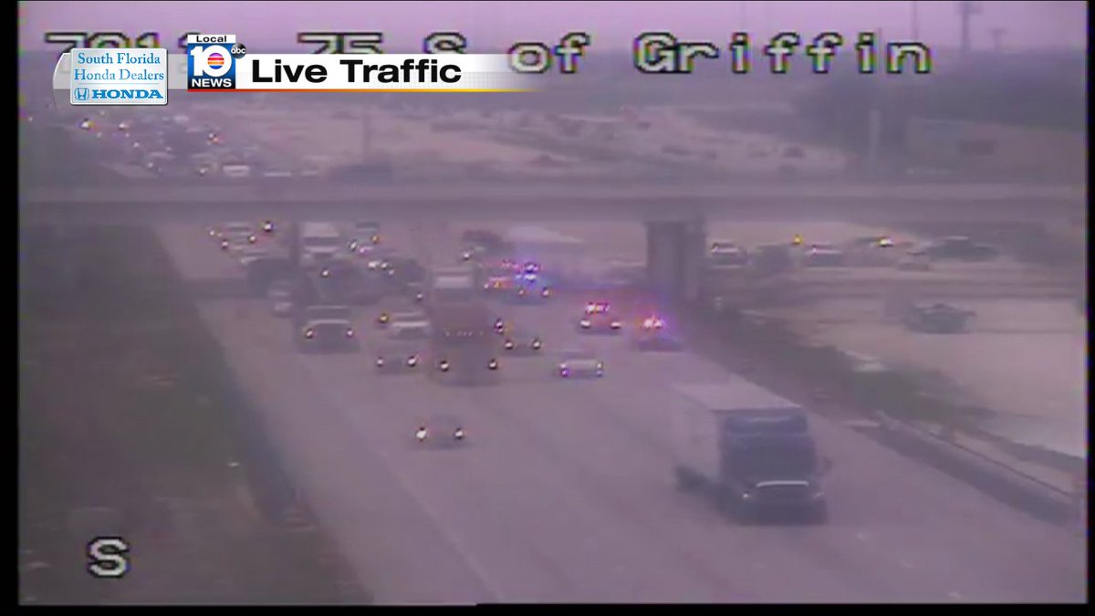 TRAFFIC UPDATE--> I-75 NB opening back up after fatal crash on Sheridan St #TRAFFIC https://t.co/SYGV6ubwxp