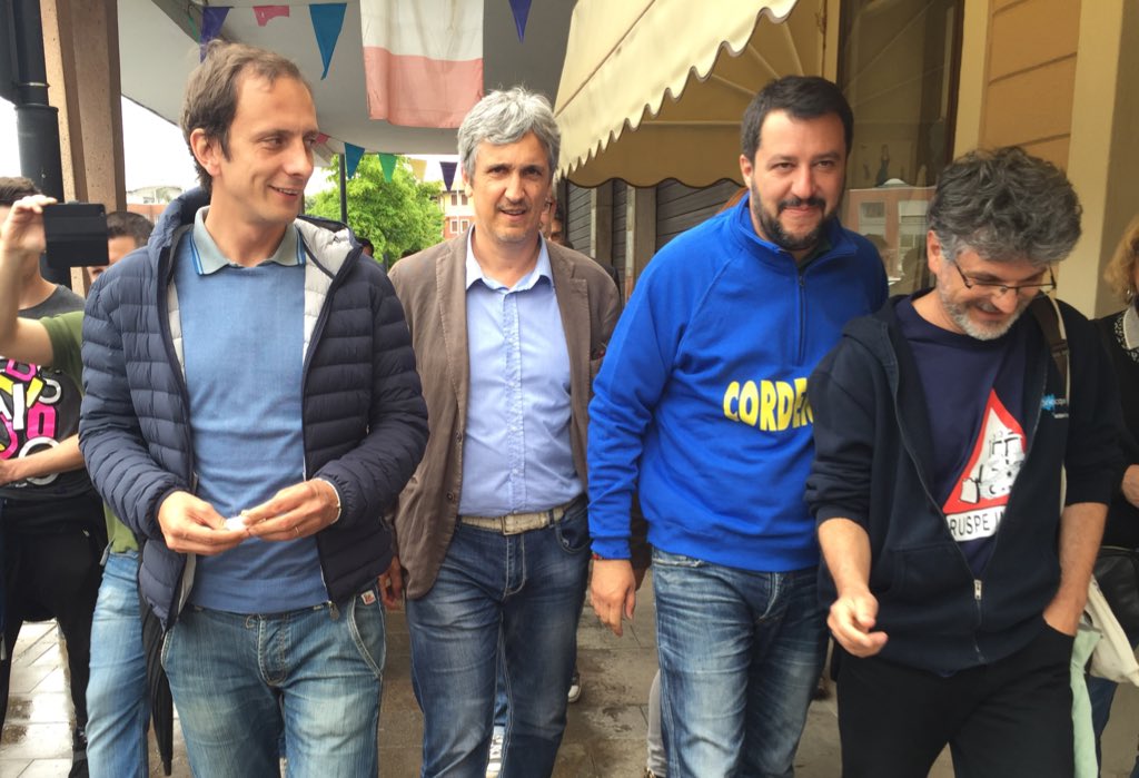 LegaFVG's tweet photo. Anche a #Cordenons accoglienza calorosa per il Capitano Matteo #Salvini!#ScelgoLega #DelleVedoveSindaco https://t.co/vs6JKPqB7O